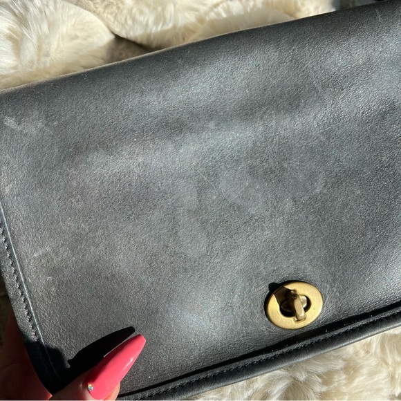 1980s Vintage coach crossbody leather bag - Picture 2 of 10